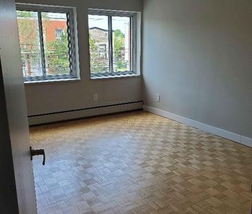 EN PLEIN COEUR DE VERDUN - grand 3 1/2 à deux pas du parc - Photo 2