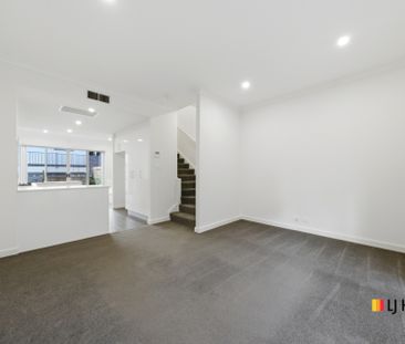 3 bedroom Townhouse in Central Location - Photo 2