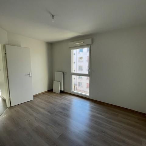 Location Appartement 2 pièces 43m² DECINES CHARPIEU 69150 - Photo 1