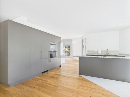 SUN-KISSED GARDEN APARTMENT - Foto 2