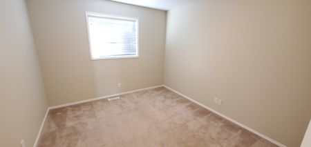 2 Bedroom Duplex in Sylvan Lake w/ Garage - Photo 3