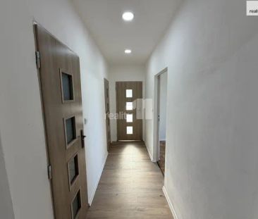 Pronájem bytu 2+1 s balkonem v České Lípě na Slovance - Photo 1