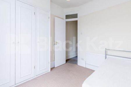 large two bedroom split level property situated in Muswell Hill - Photo 3