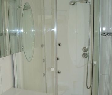 Super 4-room apartment with large terrace and balcony - Photo 6