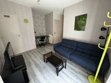 Location Appartement 2 pièces 37m² LE CREUSOT 71200 - Photo 2