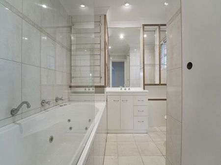 Light-Filled 2-Bedroom Apartment - Photo 4