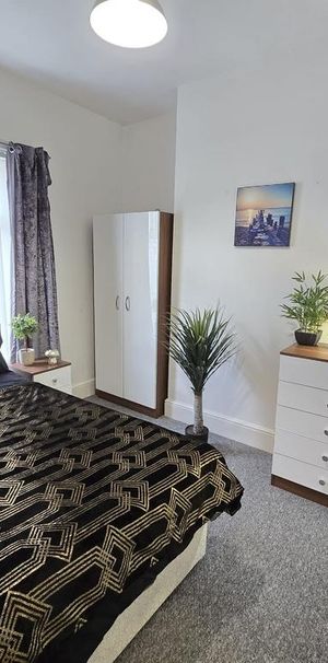 1 bedroom in a house share to rent - Photo 1