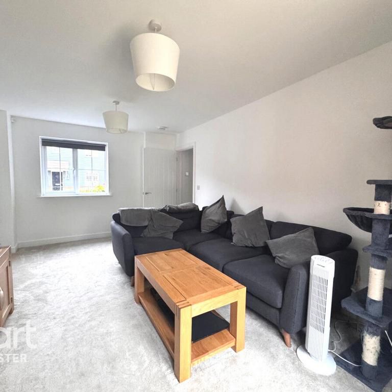 4 bedroom detached house to rent - Photo 1