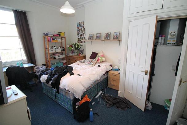 4 bedroom flat to rent - Photo 1
