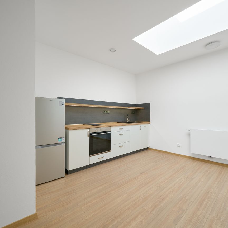 Pronájem bytu 1+kk v osobním vlastnictví 19 m², Hradec Králové - Fotografie 1