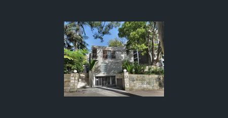 OUTSTANDING ARCHITECTURALLY DESIGNED TOWN HOUSE WITH SECURE DOUBLE PARKING - Photo 2