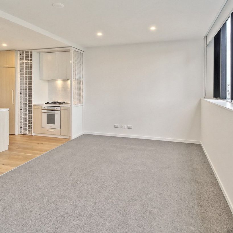 Generously Sized & Ultra Modern Apartment. - Photo 1