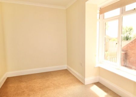 2 bedroom garden apartment to rent - Photo 5