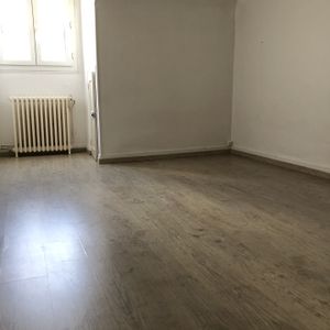Location Appartement 2 pièces 45m² COUTANCES 50200 - Photo 2