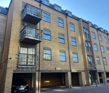 Two Bedroom two bathroom close to barking station - £1850 - Photo 4