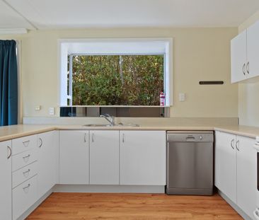 5 Bedroom Family Home in Sockburn - Photo 5