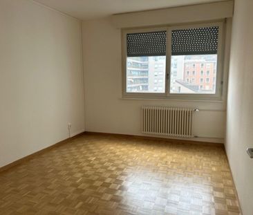 Appartement traversant de 4.5 pièces situé au 3ème étage. - Photo 2