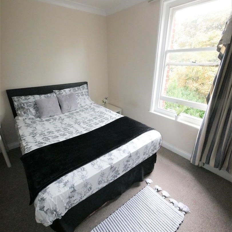 14 Carlton Road, Bournemouth - Photo 1