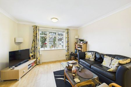 1 bedroom Flat in Wentworth Place, Camberley - Photo 3