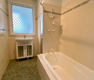 Charming 2-Bedroom Home with Stunning Mountain Views! - Photo 1