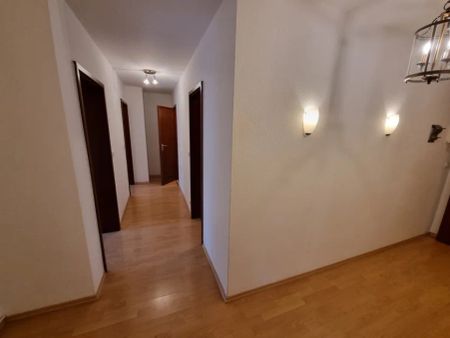 Großzügig Wohnen 3-Zimmer-Wohnung mit großem Wohnzimmer, Südbalkon und EBK - Photo 3