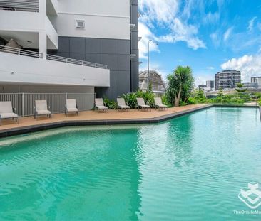 Room to Rent in Beautiful 3 Bedroom Apartment - Photo 1