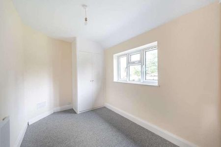 Almond Grove, Brentford, TW8 - Photo 5