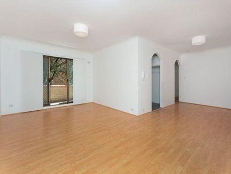 Spacious Two Bedroom Apartment - Photo 3