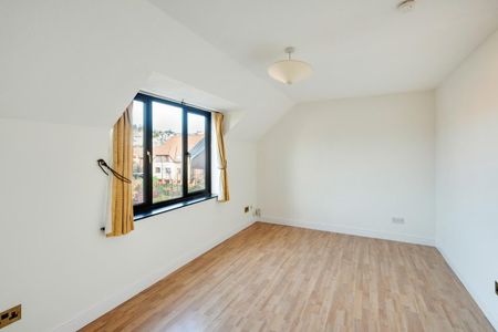 1 Bed Flat - Photo 4