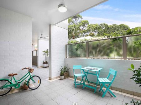 Spacious 3 bedroom park-side home with courtyard - Photo 4