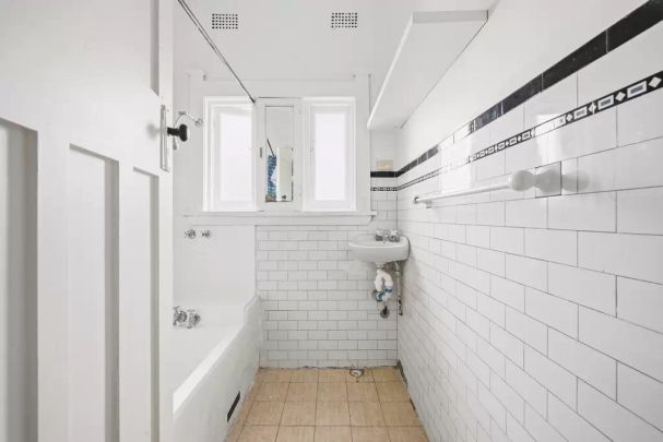 Charming two bedroom unit - Photo 1