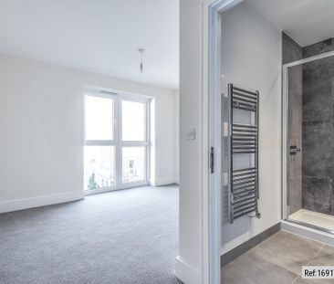 2 bed Flat in 51 Champlain Street , Reading, RG2 6AE - Photo 5