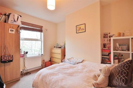 4 bedroom terraced house to rent - Photo 5