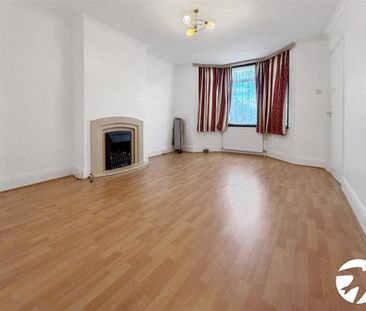 3 bedroom end of terrace house to rent - Photo 1