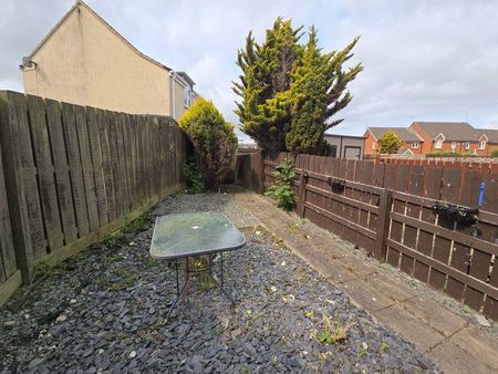 2 bedroom terraced house to rent - Photo 2