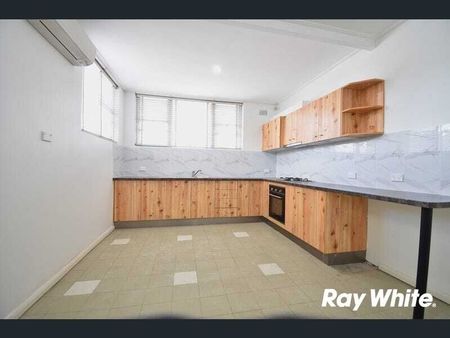 Three bedroom house close to all amenities - Photo 4