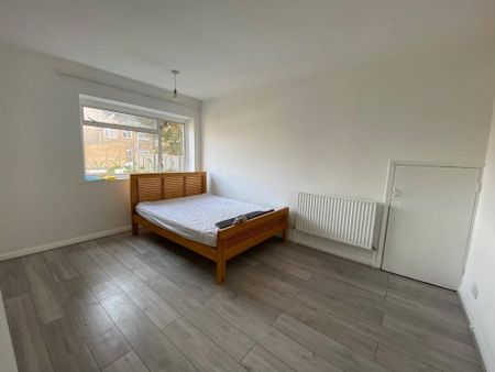2 bedroom maisonette to rent - Photo 2