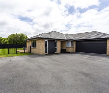 Spacious and private family home! - Photo 4