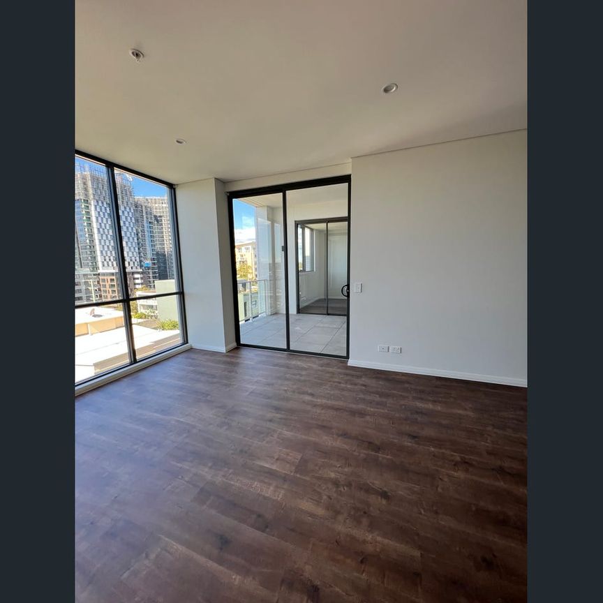 Top Floor, Luxury 2 bedroom, 2 bathroom apartment with city views. - Photo 1