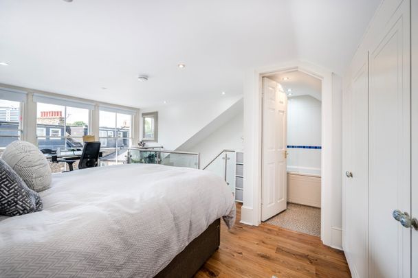 Heathfield Gardens, Grove Park, W4, London - Photo 1