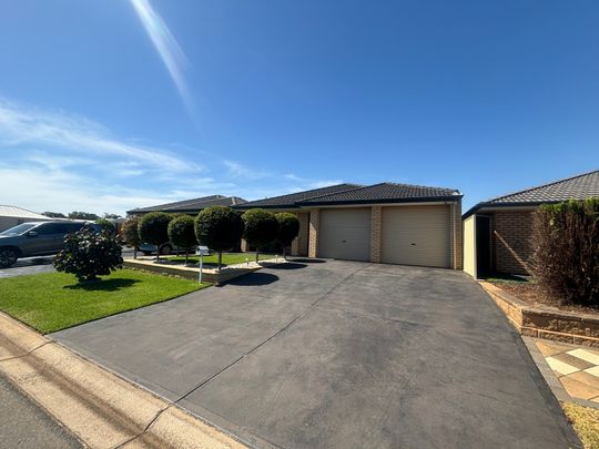 Stunning 4-Bedroom Home at 12A Gravity Grove, Munno Para! - Photo 1