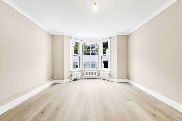 A brand newly refurbished two bedroom garden flat in Maida Vale. - Photo 1