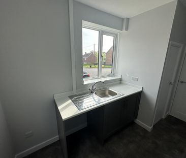 2 bedroom end of terrace house to rent - Photo 5