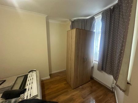 4 bedroom terraced house to rent - Photo 5