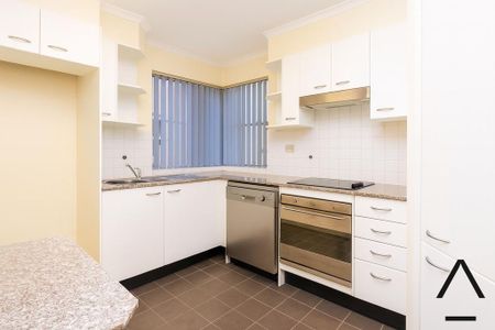 2 Bedroom Beachside Bliss with Parking! - Photo 5