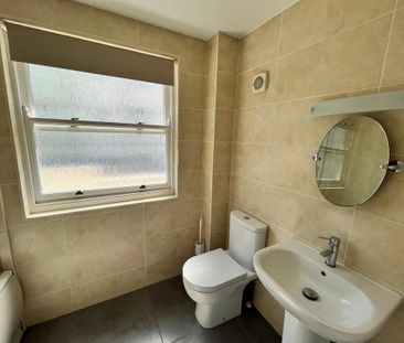 4 bedroom terraced house to rent - Photo 3