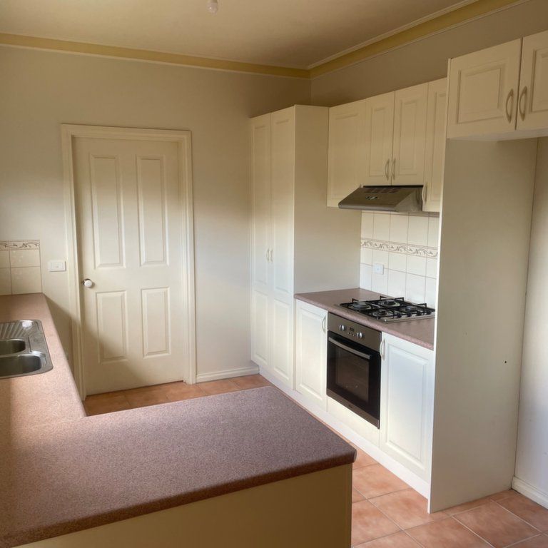 Charming Three-Bedroom Unit in Tranquil Court Location! - Photo 1