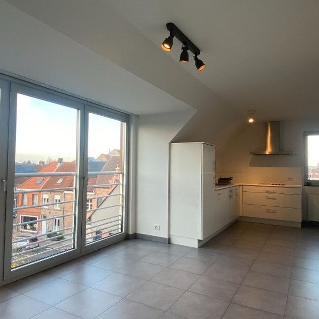 Appartement te huur in Sint-Kruis voor € 795 met 1 slaapkamer - Photo 1