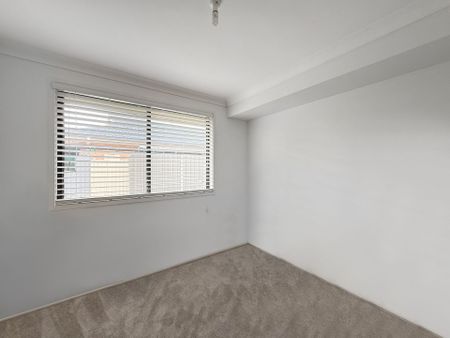 Modern Family Home - Photo 3