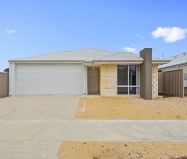 32 Sunglow Street, Karnup - Modern Comfort in a Growing Coastal Com... - Photo 3